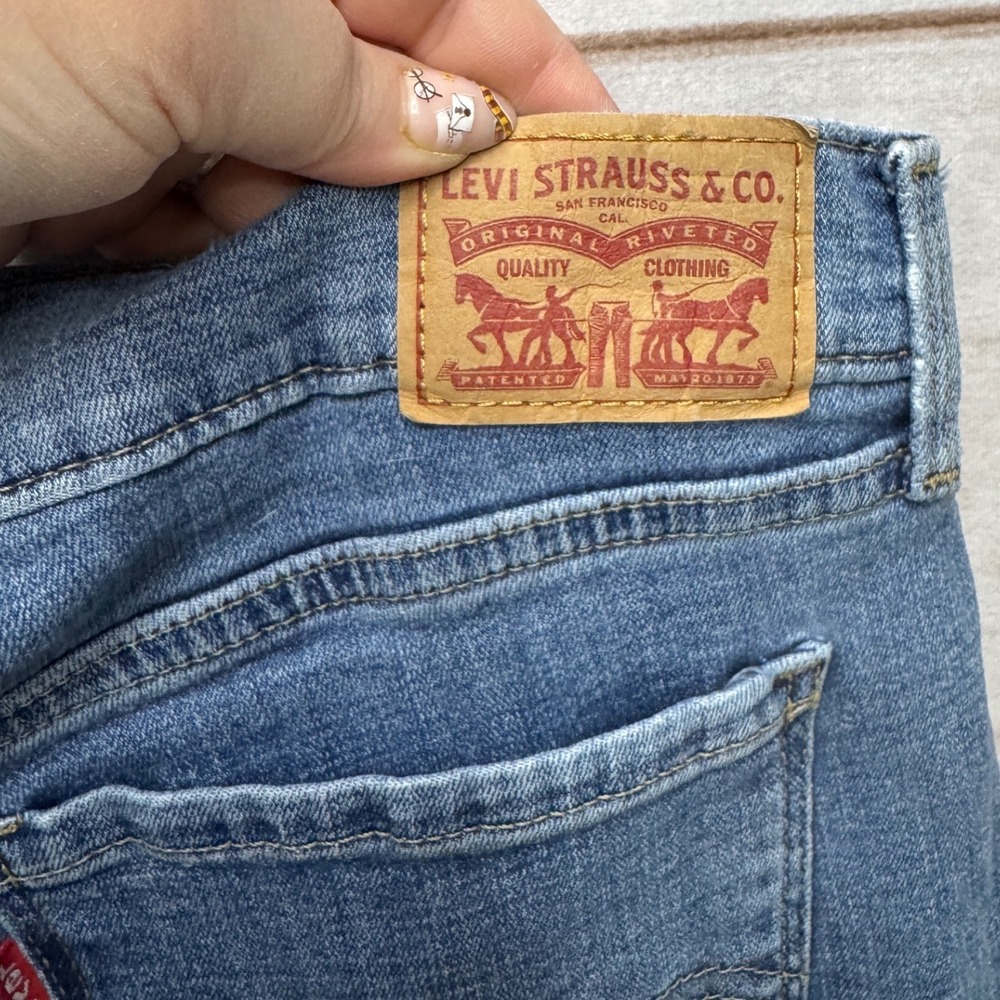 Levis 505 Straight Leg Jeans Medium Wash Blue Denim Womens Size 32 - Picture 3 of 10